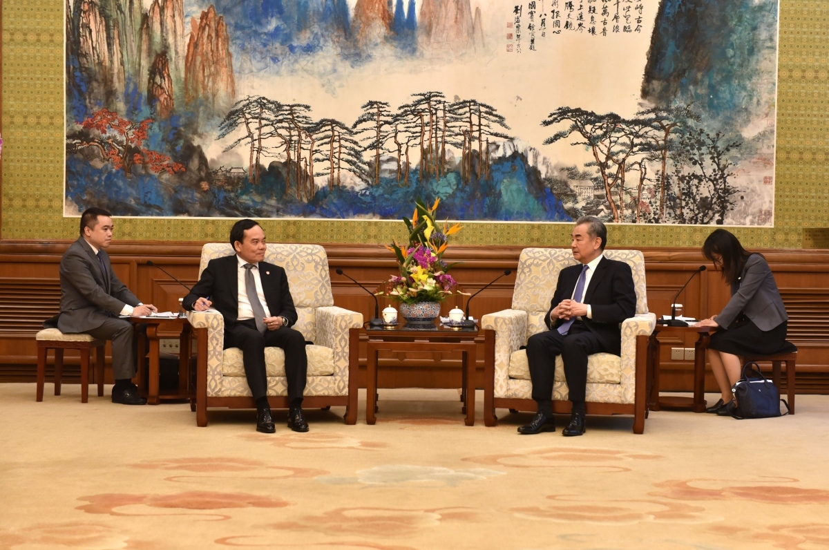 Deputy PM Tran Luu Quang meets with Chinese FM Wang Yi